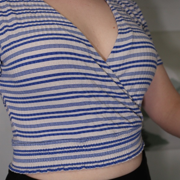 striped crop top - Picture 3 of 4